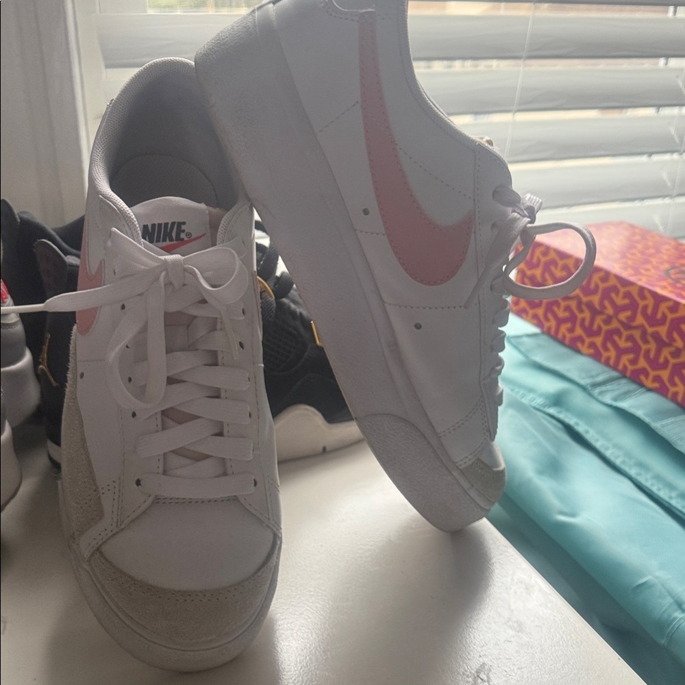 Nike blazer low White and Pink Low-Top Sneakers